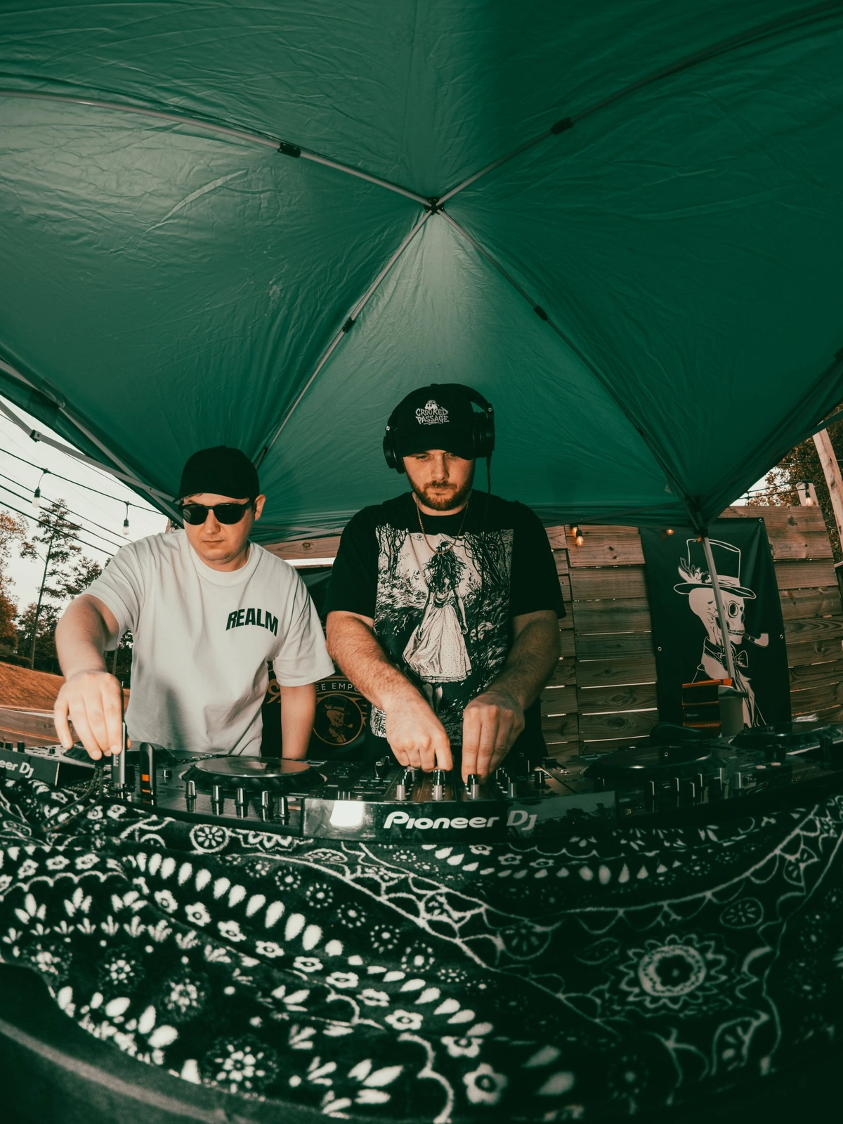 Bsnaxx Shows Why a Rolling 303 Line Still Works on ACID in the House
